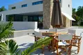 4-Schlafzimmer-Villa 615 m² Alicante, Spanien