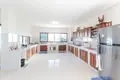 Villa mit 2 Schlafzimmern 345 m² Rawai, Thailand