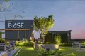 Kompleks mieszkalny High-rise residence with a swimming pool and lounge areas in a posh neighborhood of Bangkok, Thailand