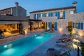 Casa 11 habitaciones 1 561 m² Grad Porec, Croacia