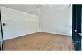 Office 1 room 31 m² in Tirana Municipality, Albania