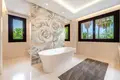 Haus 5 Schlafzimmer 1 023 m² San Pedro Alcantara, Spanien