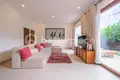 Villa mit 2 Schlafzimmern  Kerobokan Kelod, Indonesien