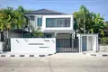 Villa 4 chambres 245 m² Ban Bang Ku, Thaïlande