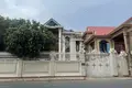 4 room villa 700 m² in Sangkat Boeung Kak Ti Pir, Cambodia