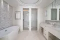 Квартира 3 спальни 215 м² Тиват, Черногория