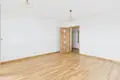 Mieszkanie 3 pokoi 82 m² Warszawa, Polska