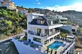 Villa de 4 dormitorios 300 m² Kargicak, Turquía