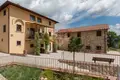 Propiedad comercial 982 m² en Poppi, Italia