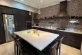 7 bedroom house  Urbanizacion Dona Pepa, Spain