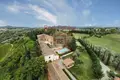 Propiedad comercial 2 200 m² en Florencia, Italia