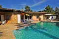 Villa de tres dormitorios 230 m² en Francia, Francia