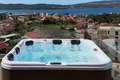 2-Schlafzimmer-Penthouse 185 m² in Tivat, Montenegro