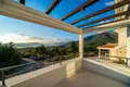 Villa mit 2 Schlafzimmern 185 m² Tivat, Montenegro