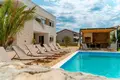 villa de 5 dormitorios 270 m² Opcina Karlobag, Croacia