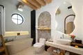 Вилла 2 спальни 230 м² Mas, Индонезия