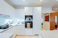 2 bedroom apartment 65 m² in London, United Kingdom