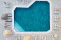 Apartamento vacacional de lujo en alquiler diario junto a la playa y con piscina en Radhima Vlora, Albania