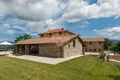 Propiedad comercial 982 m² en Poppi, Italia