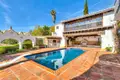 Haus 4 Schlafzimmer 450 m² Dos Hermanas, Spanien