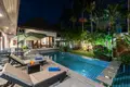 Villa mit 2 Schlafzimmern 250 m² Rawai, Thailand