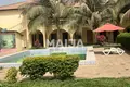 Dom 26 pokojów 1 354 m² Sukuta, Gambia