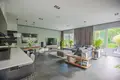 Mieszkanie 4 pokoi 145 m² Warszawa, Polska