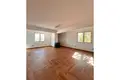 Propiedad comercial 2 000 m² en Condado de Tirana, Albania
