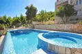 Villa de 4 dormitorios 260 m² Bijela, Montenegro
