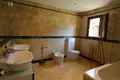 4-Schlafzimmer-Villa 208 m² Estepona, Spanien