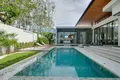 Wohnkomplex Modern villas with swimming pools and lounge areas, Phuket, Thailand