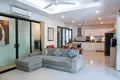 Villa mit 2 Schlafzimmern 250 m² Rawai, Thailand