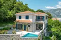 Villa de 9 habitaciones 241 m² Kostanjica, Montenegro