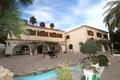 Villa 13 bedrooms 1 806 m² Elda, Spain