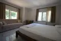 Propriété commerciale 2 400 m² à Menderes, Turquie