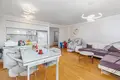 2-Schlafzimmer-Penthouse 104 m² Becici, Montenegro