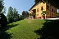 Propriété commerciale 2 280 m² à Lucques, Italie