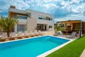 villa de 5 dormitorios 270 m² Opcina Karlobag, Croacia