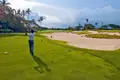 Wohnkomplex New residential complex of villas and apartments on the ocean shore in Nusa Dui, Bali, Indonesia