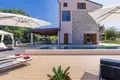 Haus 4 Schlafzimmer 240 m² Buroli, Kroatien