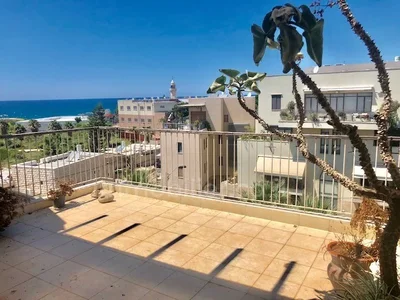 Residential quarter Sublime duplex face a la mer a renover