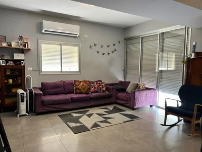 Dzielnica mieszkaniowa Appartement de 3 pieces avec balcon ensoleille rue hovevei zion