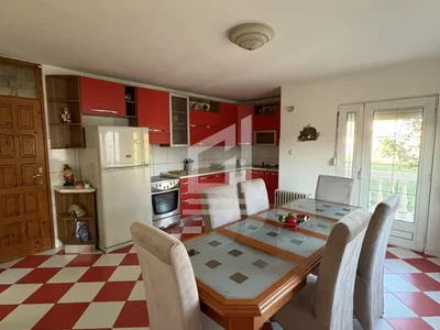 Cabaña Kuća 350 m² na Izdavanje – Zlatica, Podgorica