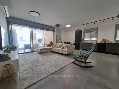 Residential quarter Bon emplacement immeuble recent proche de tous les commerces ecole ariel synagogues