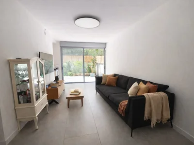 Dzielnica mieszkaniowa Rez de jardin 4 pieces plein centre raanana