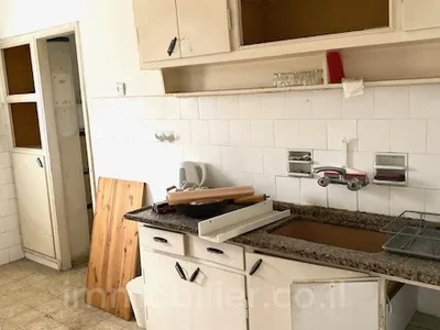 Wohnviertel Grand 3 pieces avec balcon a renover