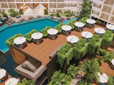 Complexe résidentiel Modern residential complex with a large swimming pool opposite a shopping center in Chalong, Phuket, Thailand