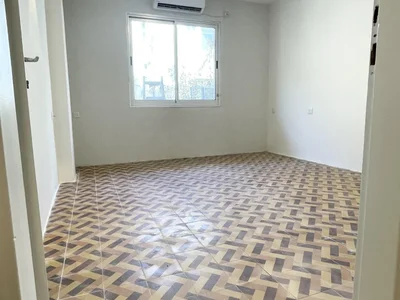 Quartier résidentiel Avec terrasse, calme, investi, hauts plafonds