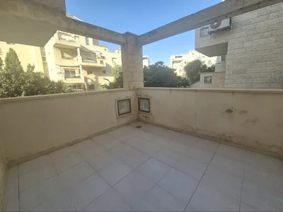 Quartier résidentiel L'espace devenu rare à jérusalem : 6 pièces, grandes terrasses et deux parkings