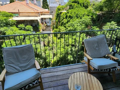 Wohnviertel Au centre avec terrasse bien agence dans rue calme dans un bel immeuble luxueux